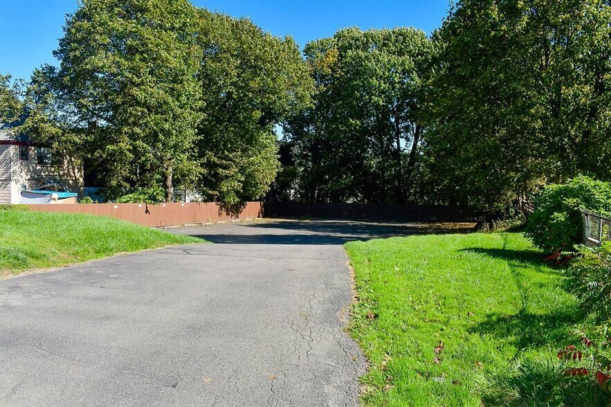 More Photos Of 28 Frederick St, Binghamton Office Residential For Sale