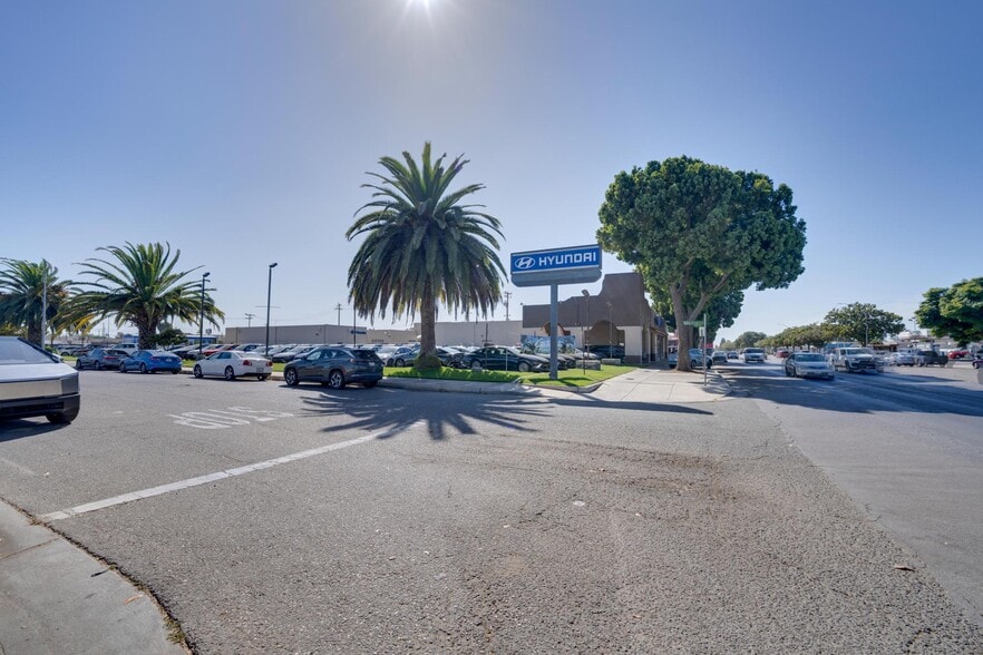 More Photos Of 800 W Main St, Santa Maria Auto Dealership For Sale