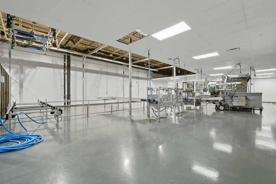 More Photos Of 1466 Curran Hwy, North Adams Manufacturing For Lease