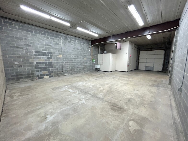 More Photos Of 2201-2353 Distribution Cir, Silver Spring Warehouse For Lease