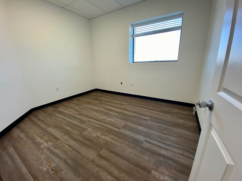 More Photos Of 14472 Commerce Park Blvd, Williston Warehouse For Sale