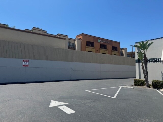 More Photos Of 2650-2676 S Grand Ave, Santa Ana Warehouse For Lease