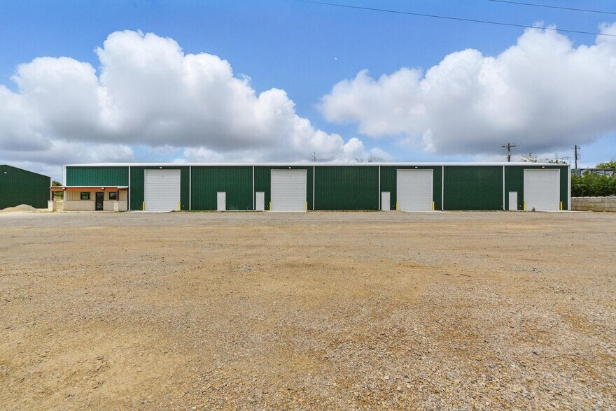 More Photos Of 120 W Scenic Trl, Weatherford Warehouse For Lease