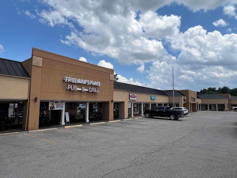 More Photos Of 2099 Bentley Plz, Fenton Unknown For Lease