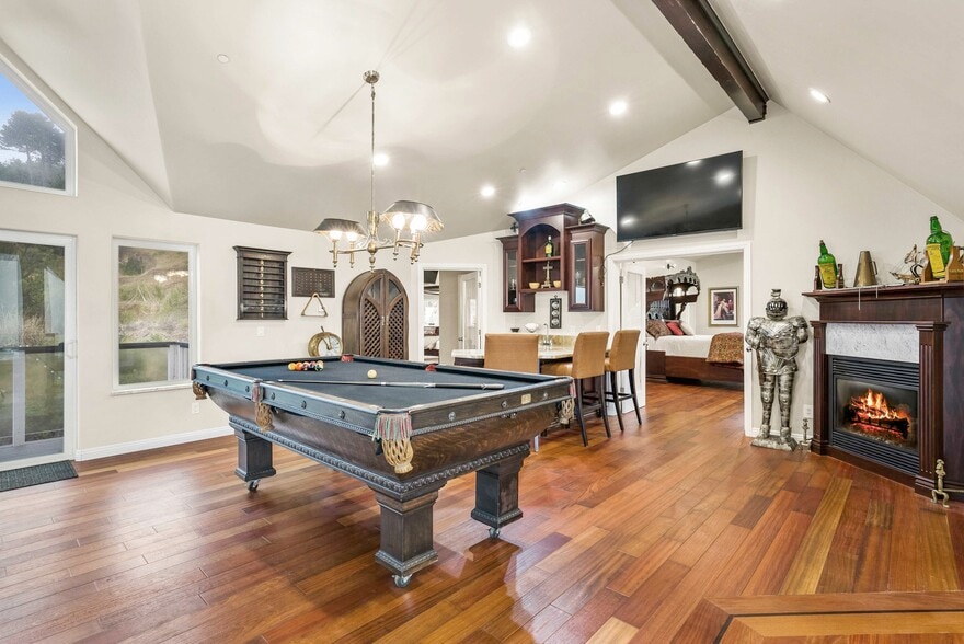 More Photos Of 266 Dolphin Dr, Whitethorn Hotel For Sale