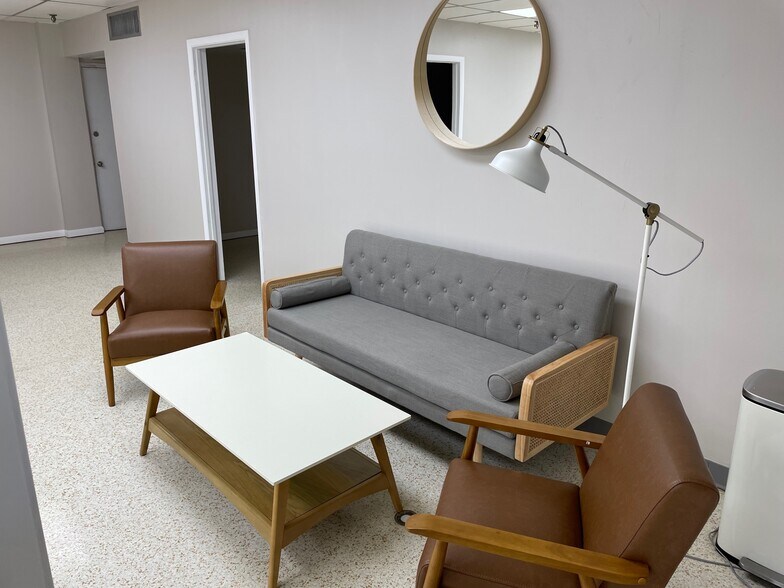 More Photos Of 6818-6824 S Manhattan Ave, Tampa Industrial For Lease