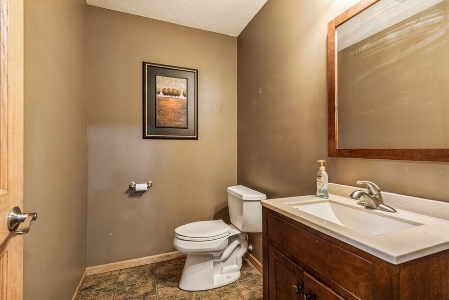 More Photos Of 114 Thomas Cir, Monticello Warehouse For Lease