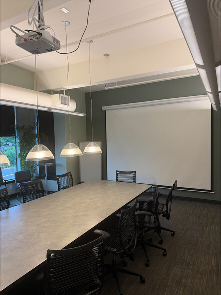More Photos Of 1002 39th Ave SW, Puyallup Office For Lease