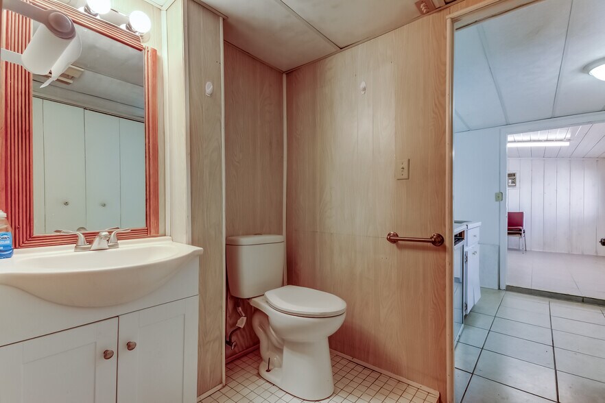 More Photos Of 4539 Mile Stretch Dr, Holiday Office For Sale