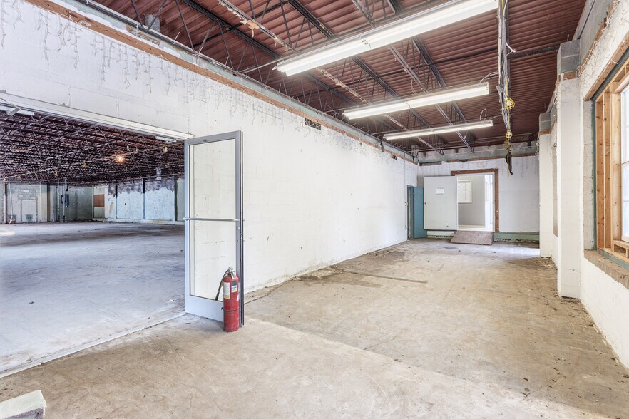 More Photos Of 100 Collinsville St, Whitesboro Light Manufacturing For Lease