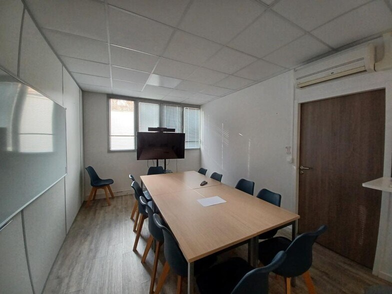 More Photos Of 22 Avenue Robert Schuman, Marseille Office For Sale