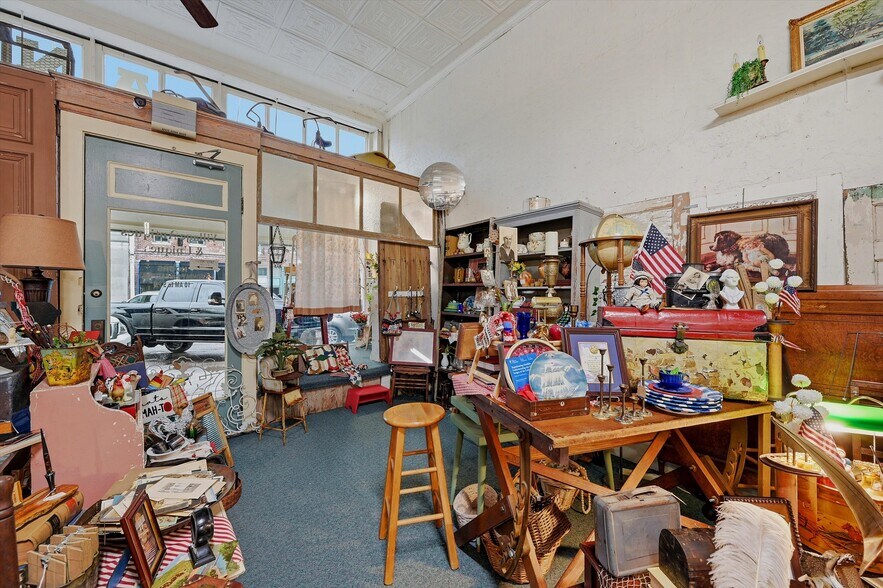 More Photos Of 321 N Main St, Bonham General Retail For Sale