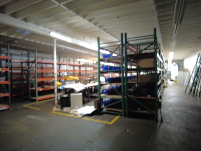 More Photos Of 1312 W Esther St, Long Beach Warehouse For Lease