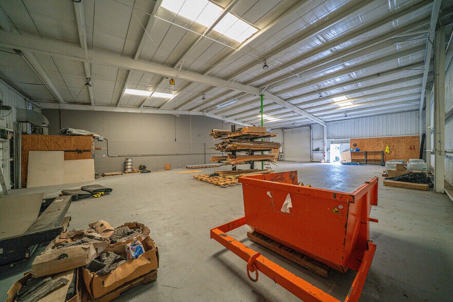 More Photos Of 2312 Bruner Ln, Fort Myers Warehouse For Lease