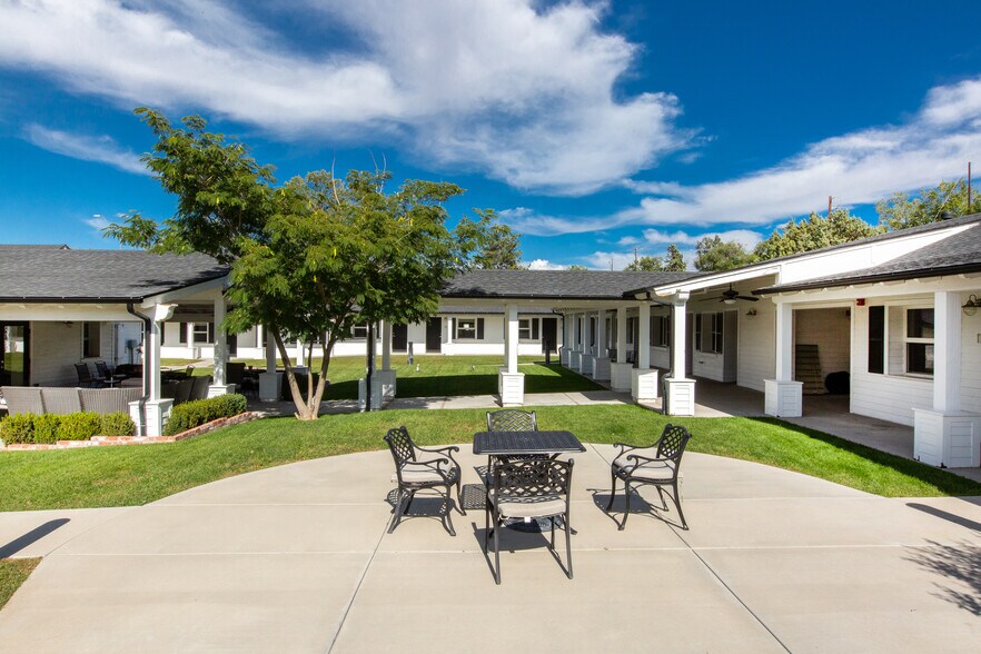 More Photos Of 1113 & 1117 E Gurley St, Prescott Rehabilitation Center For Sale