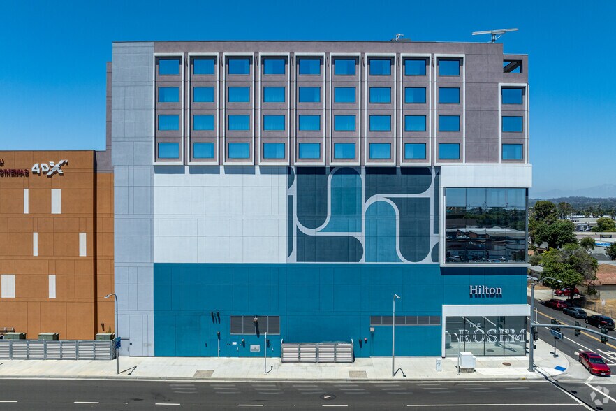More Photos Of 6940 Beach Blvd, Buena Park Office For Lease