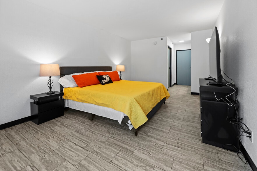 More Photos Of 53 Heritage St, Baxley Hotel For Sale