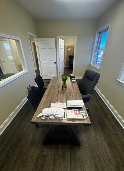 More Photos Of 7521-7533 Presidential Ln, Manassas Office For Sale