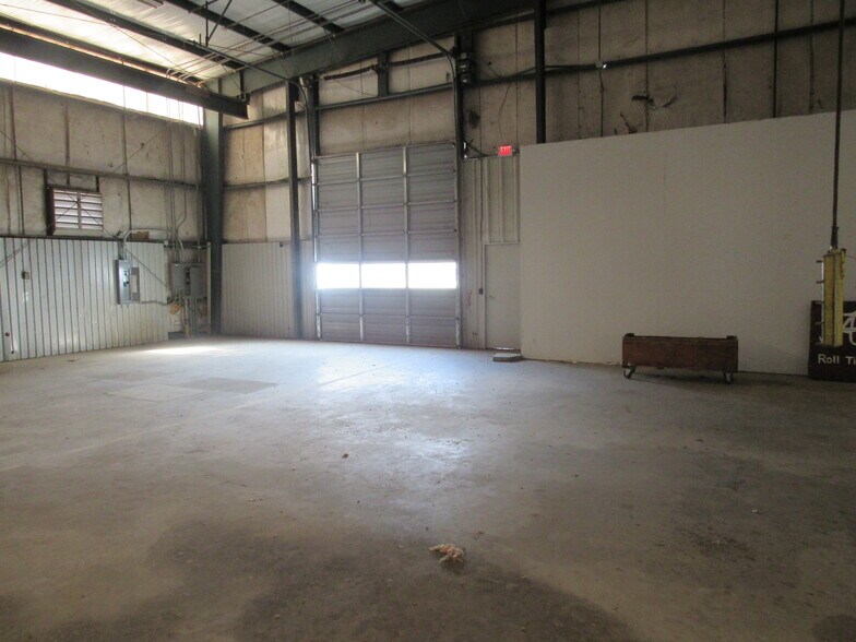 More Photos Of 127 Hemlock St, Columbus Office For Sale