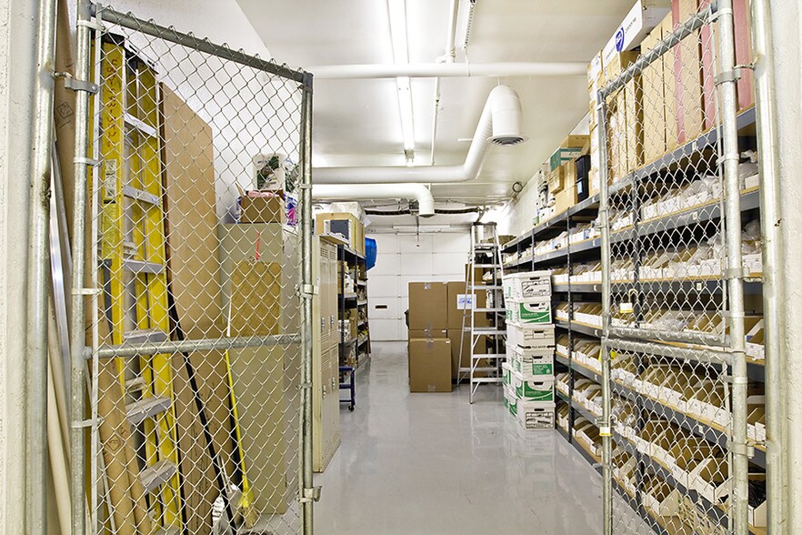 More Photos Of 7440 E Karen Dr, Scottsdale Service For Lease