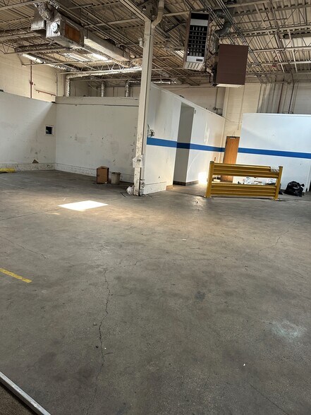 More Photos Of 1221 Jarvis Ave, Elk Grove Village Light Manufacturing For Sale