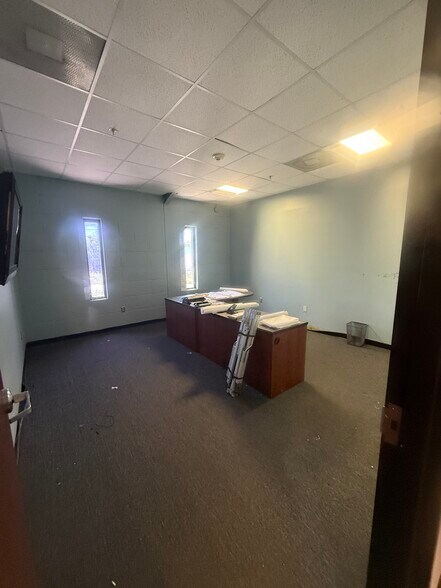 More Photos Of 911 N Frio St, San Antonio Manufacturing For Lease