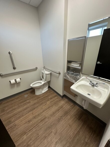 More Photos Of 3023 E Kemper Rd, Cincinnati Warehouse For Lease