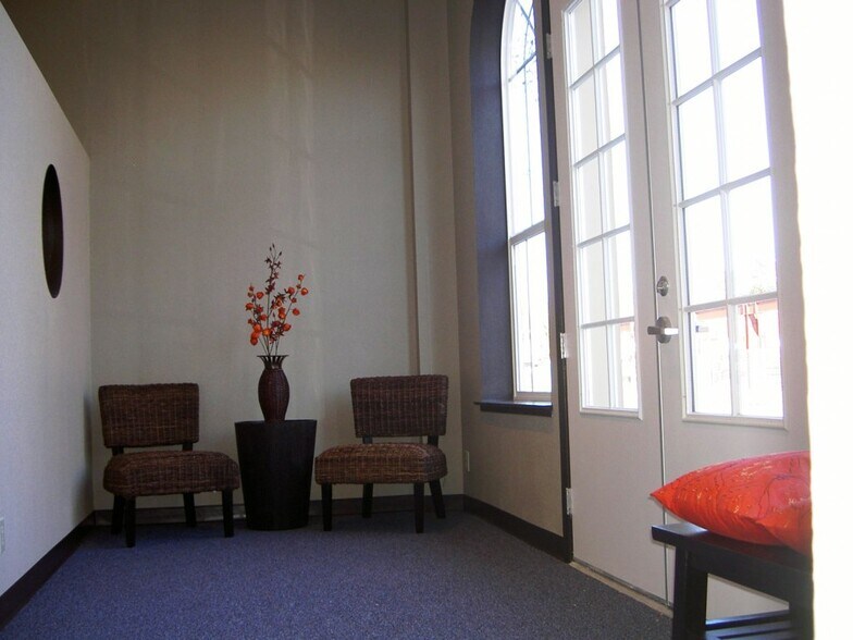 More Photos Of 220 Windsor River Rd, Windsor Apartments For Sale