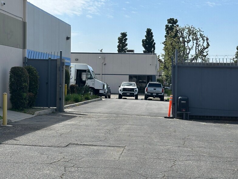More Photos Of 176 Mercury Dr, Pomona Warehouse For Lease