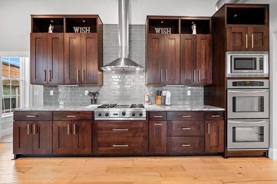 More Photos Of 408 Dousman St, Green Bay Storefront Retail Residential For Sale