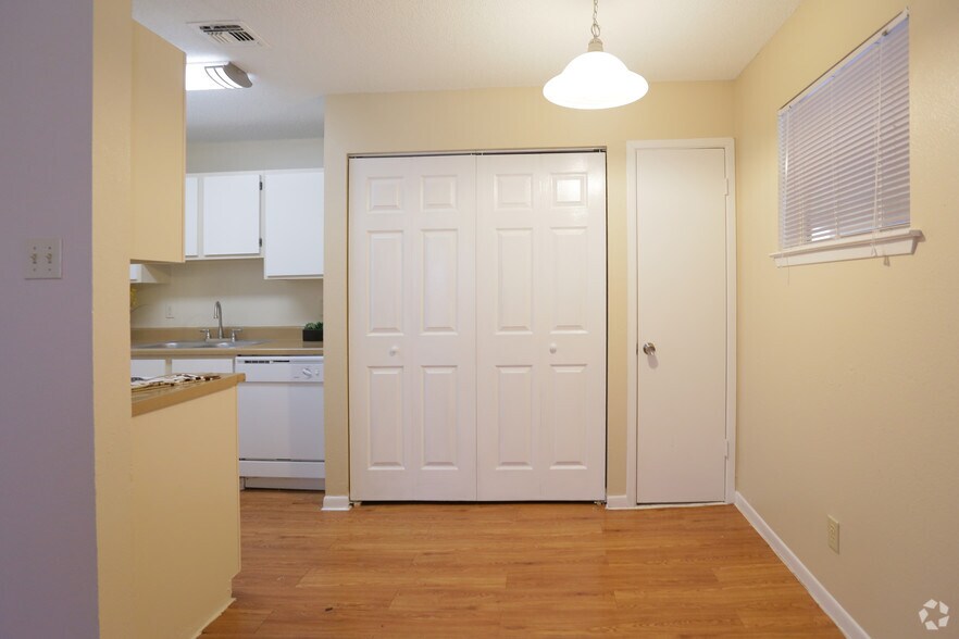 More Photos Of 737 W Mayfield Blvd, San Antonio Apartments For Sale