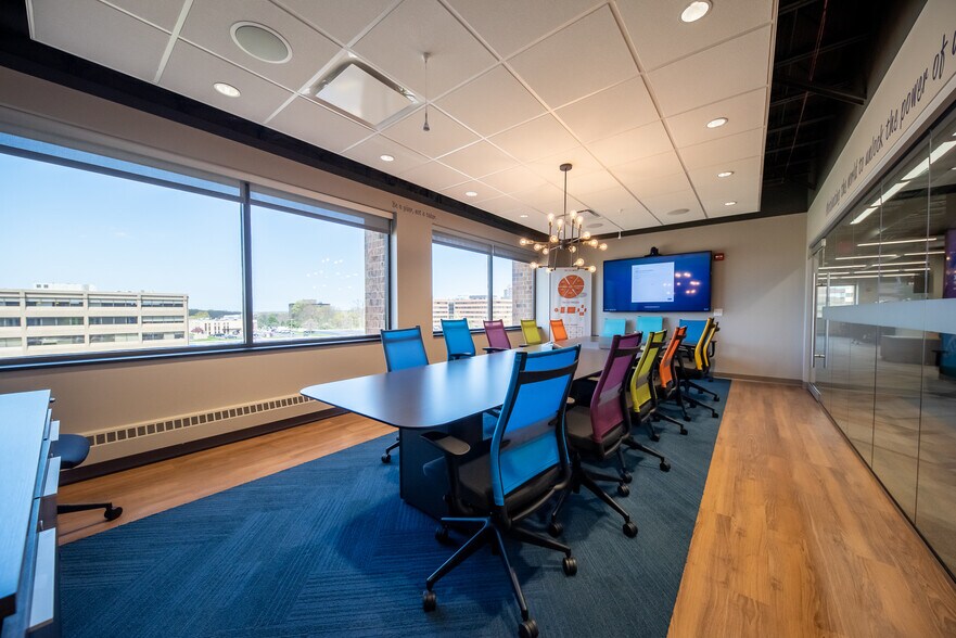 More Photos Of 6161 Oak Tree Blvd, Independence Office For Sale