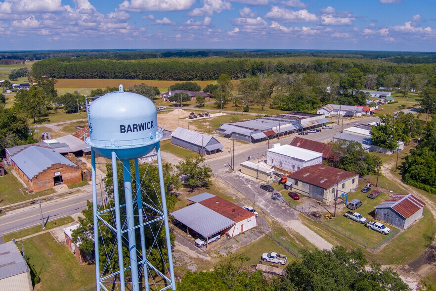 More Photos Of 52 Main St, Barwick Light Manufacturing For Sale