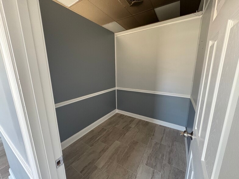 More Photos Of 6221-6224 Sewells Point Rd, Norfolk Unknown For Lease