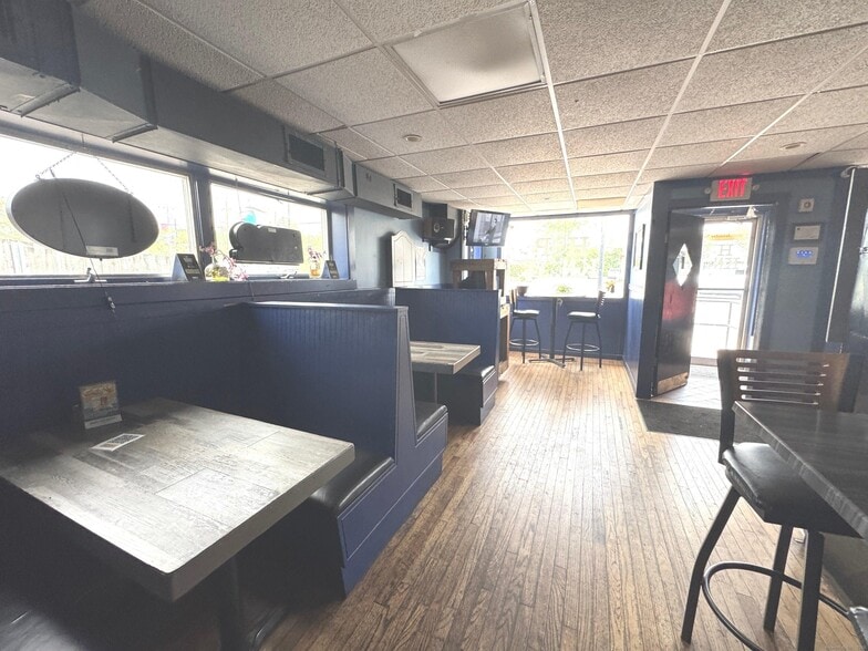 More Photos Of 164 Main St, Portland Restaurant For Sale