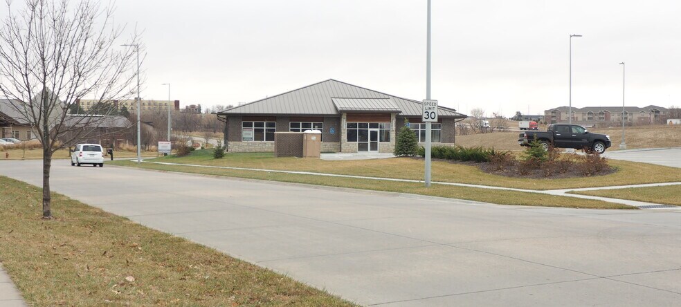 More Photos Of 8035 Eiger Dr, Lincoln Office For Lease