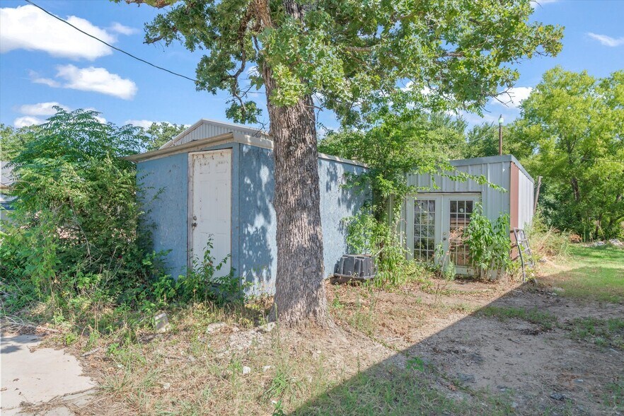 More Photos Of 10015 FM 751, Quinlan Flex For Sale