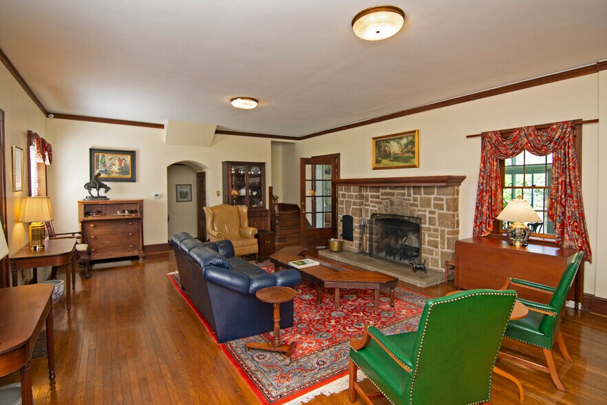 More Photos Of 8789 Seneca Trail South, Ronceverte Office For Sale