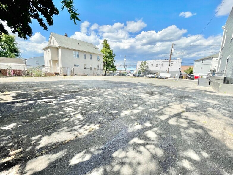 More Photos Of 214-228 Msgr Kemezis Pl, Elizabeth Schools For Sale