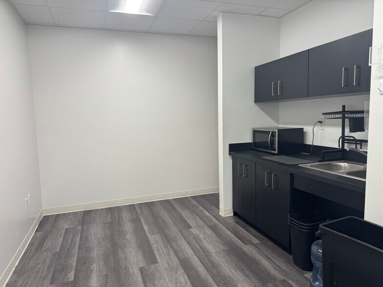 More Photos Of 505 NE 125th St, North Miami Medical For Lease