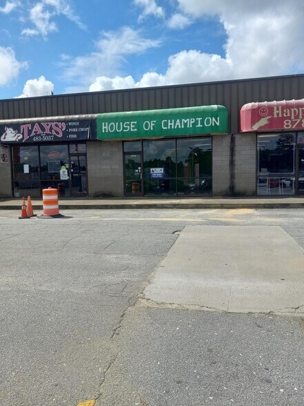 More Photos Of 202 E Oakridge Dr, Albany General Retail For Sale