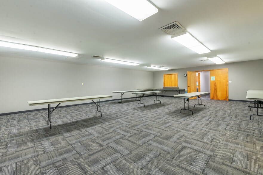 More Photos Of 210 W Spring St, Freeport Office For Sale