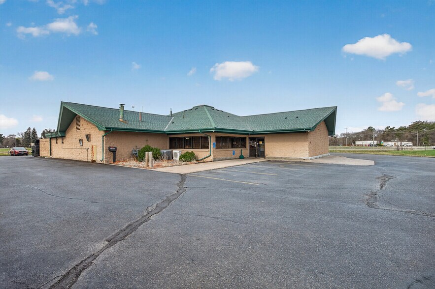 More Photos Of 17646 NE Central Ave, Ham Lake Restaurant For Sale