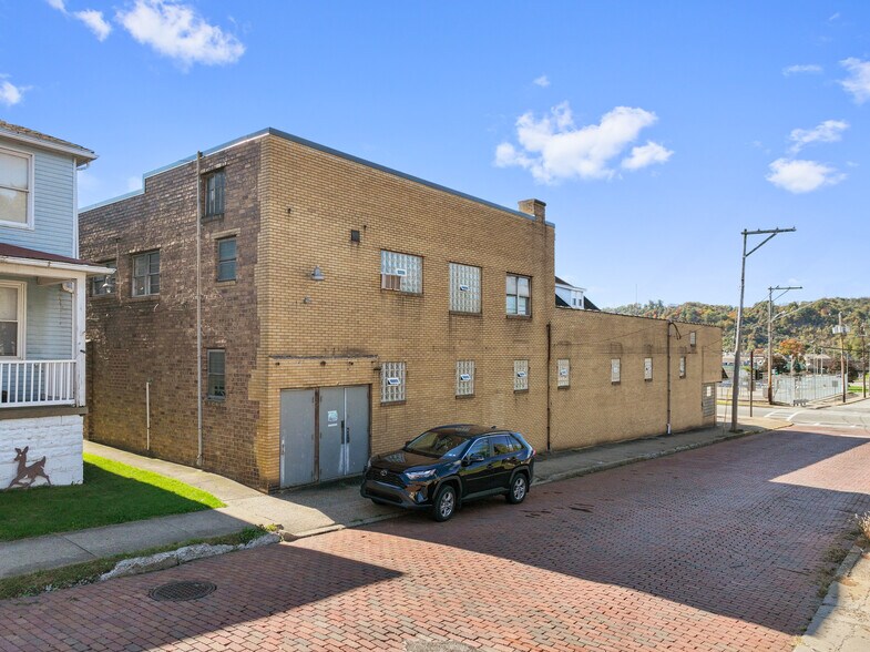 More Photos Of 1098 Duss Ave, Ambridge Restaurant For Sale