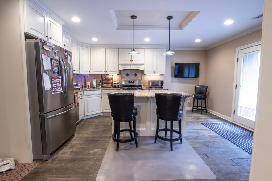 More Photos Of 2025-2033 Elm St, Cincinnati Warehouse For Sale