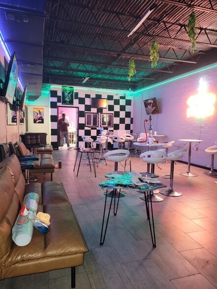 More Photos Of 5808-5812 Cullen Blvd, Houston Freestanding For Sale