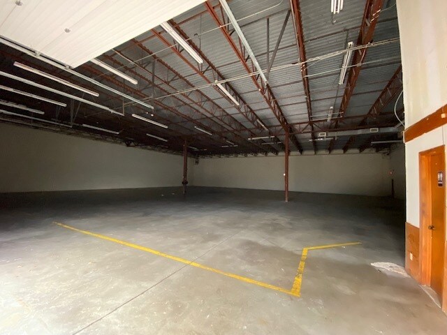 More Photos Of 27 Dodge Ave, North Haven Warehouse For Lease