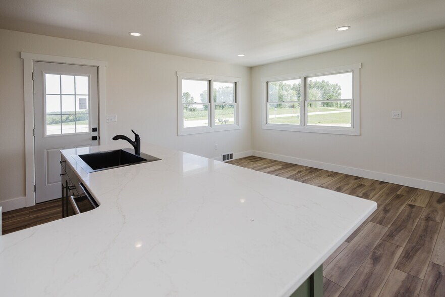 More Photos Of 674 County Road O, Mineral Point Warehouse For Sale