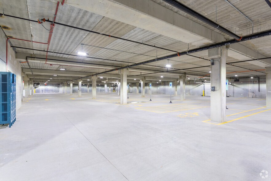 More Photos Of 1555 Ellinwood Ave, Des Plaines Apartments For Lease