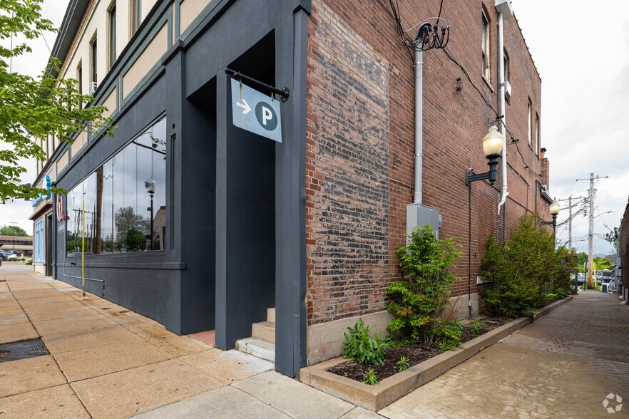 More Photos Of 7370-7376 Manchester Rd, Maplewood Storefront Retail Office For Lease